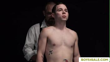 Boy Danny anal baisée par un maître musclé XVIDEOS