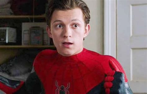 Tom Holland Shows Off Muscles From Spider Man No Way Home