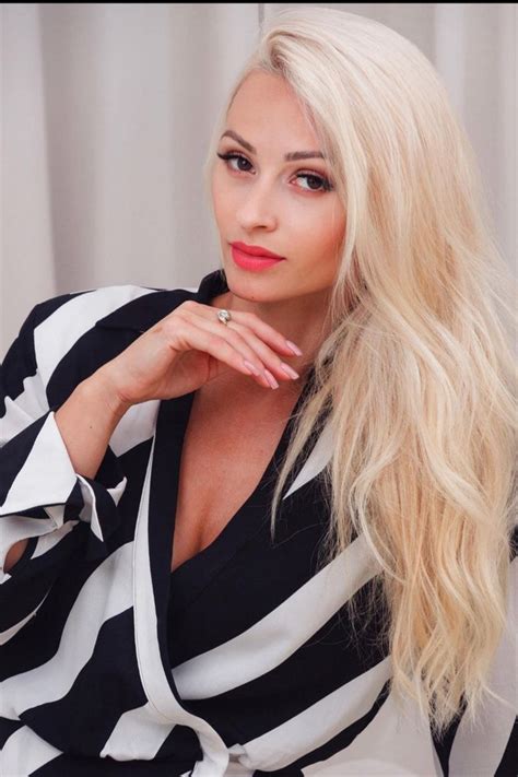 Beautiful Lybov 47 Y O From Lviv With Blonde Hair ID 100324 LadaDate