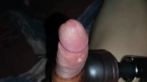带有硅胶尖端的新型阴茎按摩器使阴茎长时间流动 Pornhub Gay
