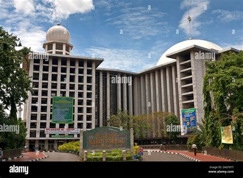 Mezquita Istiqlal En Jakarta Fotograf As E Im Genes De Alta Resoluci N