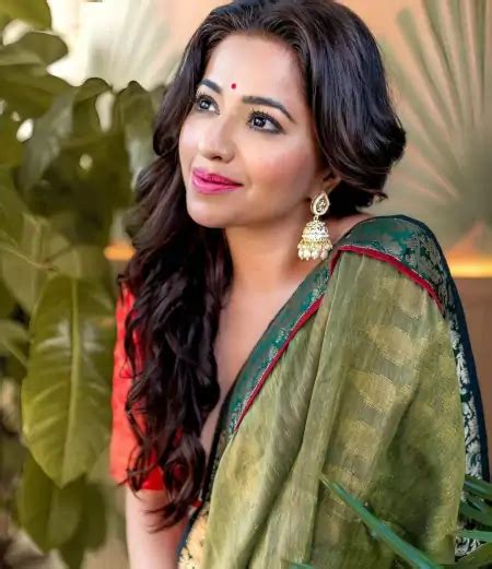 Ridhiema Tiwari Hot Pics And Photo In Deep Neck Blouse