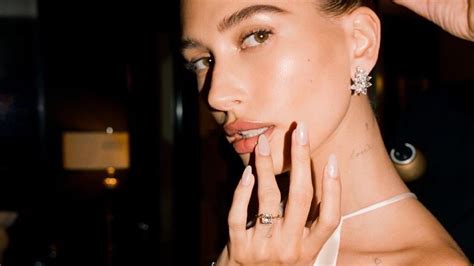 How To Get Hailey Biebers Viral Chrome Nails — Glazed Doughnut Tiktok