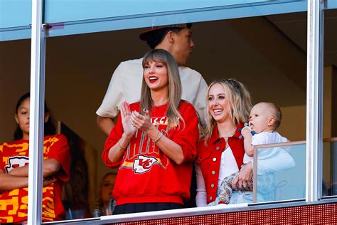 Every Game Day Outfit Taylor Swift Has Worn Supporting Travis Kelce ...