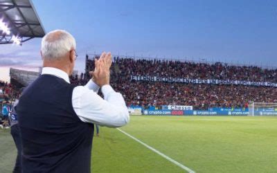 Cagliari Fiorentina L Ex Rosa Ranieri Lascia Il Calcio L Omaggio Dei