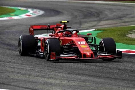 Ferrari Porter Due Diverse Versioni Dell Auto Ai Test Invernali