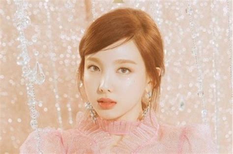 Twiceナヨン、新型コロナ拡散防止に5000万ウォン寄付 デバク Nayeon Im Nayeon Disney Princess