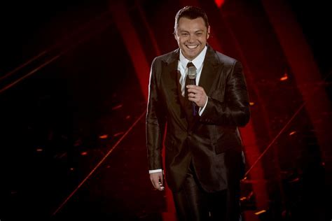 Tiziano Ferro Perch Non Pu Portare I Figli In Italia Dopo Il Divorzio