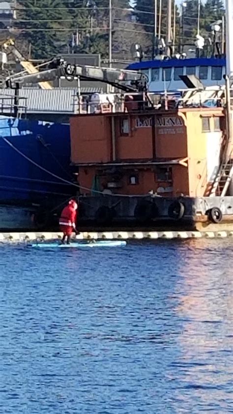 When you live on a Houseboat, Santa has to use a Paddle Board.. : r