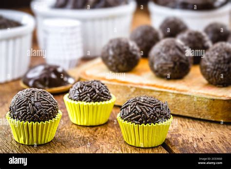 Brigadeiros O Nefinhos Dulces T Picos De Las Fiestas De Cumplea Os De