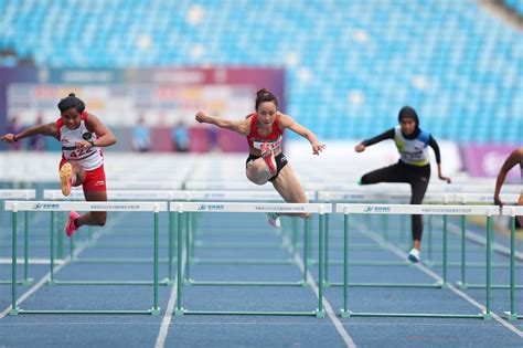 Hot girl múi bật khóc nức nở khi giành HCV đầu tiên tại SEA Games