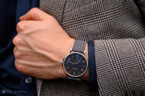 Why should you wear your watch on the left wrist? Here’s the answer