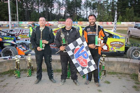 Emotional Win For Richie Simmons His First This Year In The Dirtcar