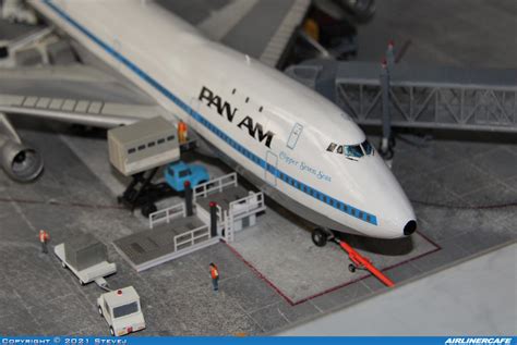 Revell Boeing 747-100 #28082 – Airlinercafe