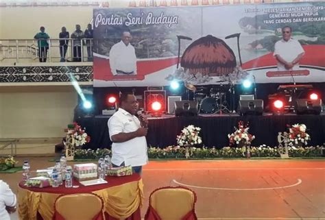 Pasangan Josua Peduli Bidang Seni Dan Olahraga Di Papua Lintas Papua