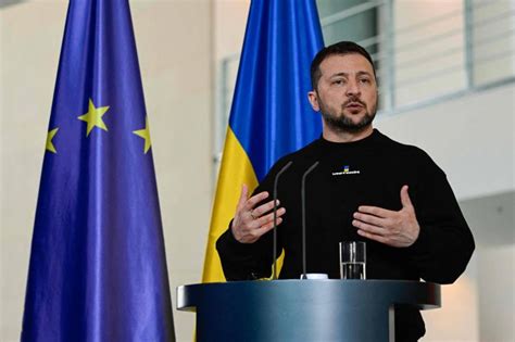 Le président ukrainien Zelensky attendu à Paris dimanche en fin de