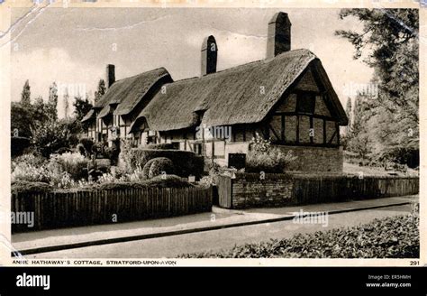 Anne Hathaway's Cottage, Stratford-upon-Avon, Warwickshire Stock Photo ...