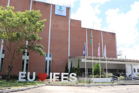 Ifes Nova Venécia abre vaga para professor substituto de matemática