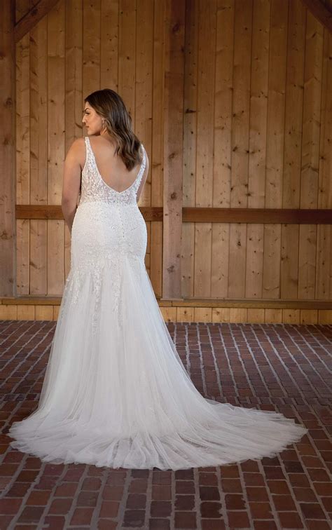 Sexy Lace Fit And Flare Bridal Gown True Society