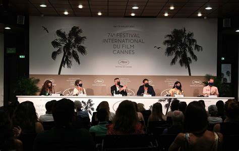 Team Of The Movie Les Intranquilles The Restless Festival De Cannes