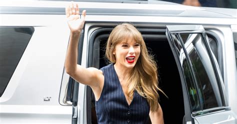 Taylor Swifts Eras Nails Are The Most Mind Melting Part Of Her Tour