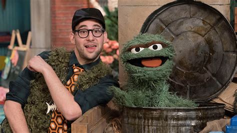 Watch Jack Antonoff Sing with Oscar the Grouch on Sesame Street | Pitchfork