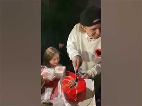 Егор Крид на шоу "Голос дети " режет торт для своей команды 😍😂 #shorts ...