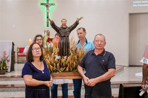 Mais de 800 pessoas celebram o grande sucesso do costelão na Festa de