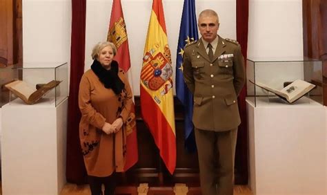 La subdelegada del Gobierno recibe al coronel Ignacio Javier García