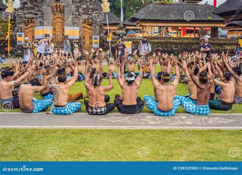 Bali 2018 Mayo 20 Danza Tradicional Balinesa Kecak En El Templo Ulun