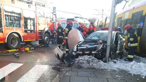 Zderzenie Samochodu Z Tramwajem Dwie Osoby Ranne TVN Warszawa