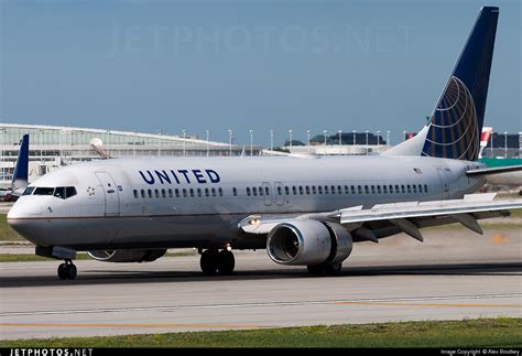 N Boeing United Airlines Alex Brodkey Jetphotos