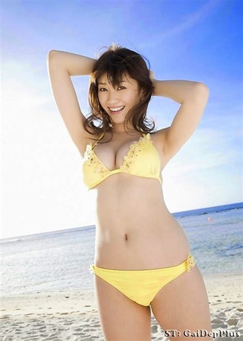 Mikie Hara Japanese Gravure Idol Glamor Beach Party Beautiful Girl