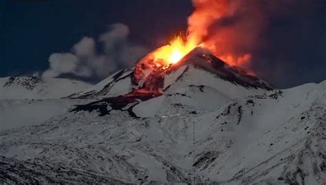 Etna znowu wybuchła Tak wydobywa się z niego lawa To miejsce