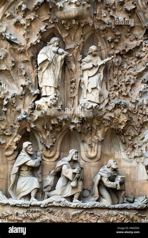 Fachada de la Natividad Adoración de los Reyes Magos Sagrada