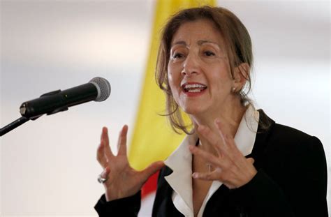 Ingrid Betancourt Renuncia A Su Candidatura Presidencial