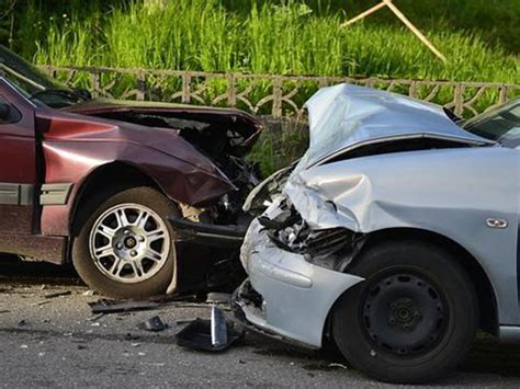 Veh Culos Los Autos Concentran El De Los Siniestros De Casco Tr