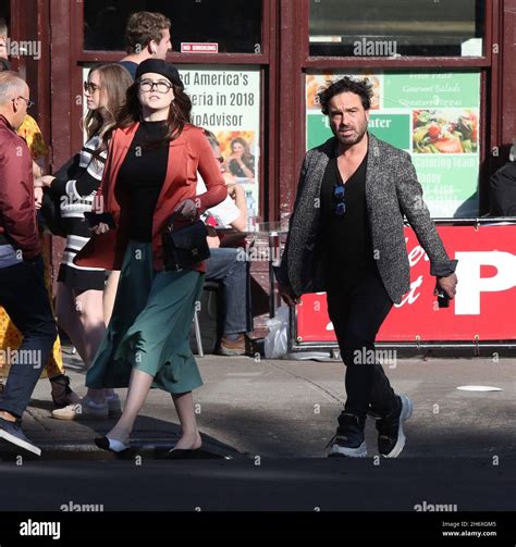 New York Ny Johnny Galecki And Pregnant Girlfriend