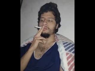 在系泊磁带 2 号处抽烟 Pornhub Gay