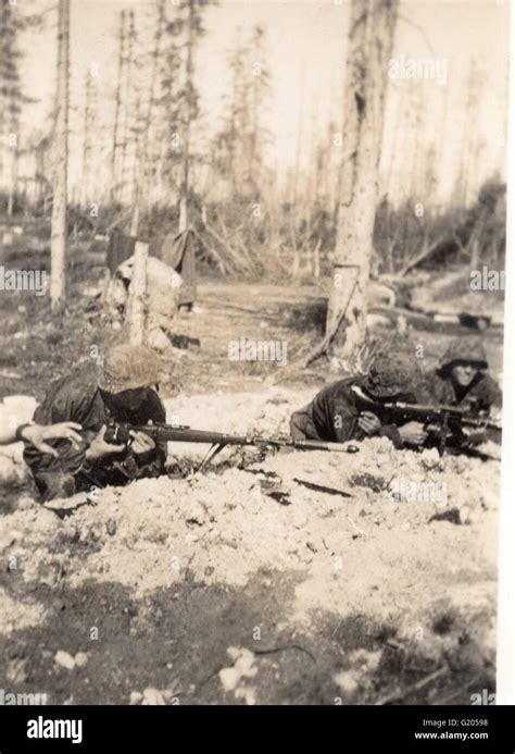 Waffen Ss Hommes En Tenue De Camouflage Avec Mg Et Du Secteur Nord De