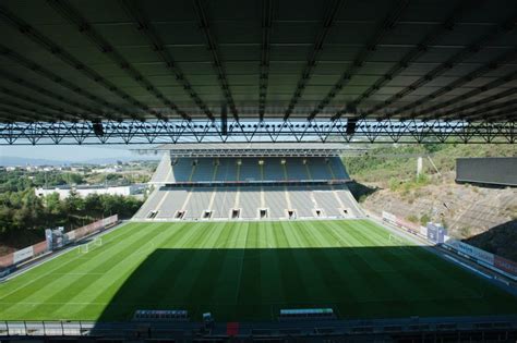 Stadion Sepak Bola Paling Unik Di Dunia Anon Gallery