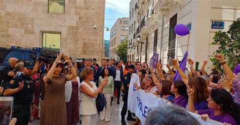 La izquierda monta un circo a lo Andalucía en la constitución de Les