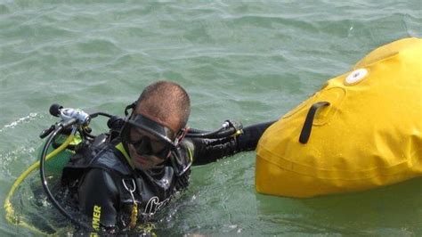 Smantellate Al Lido Le Gru In Diga Per Evitare I Tuffi La Nuova Venezia