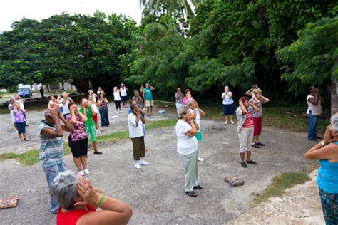 Círculo de Ejercicios Terapéuticos Eddy Martin2 barriocuba Flickr