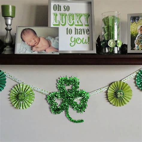 Ovzne 2 Pack Irish St Patrick S Day Lucky Green Shamrock Tinsel Wall