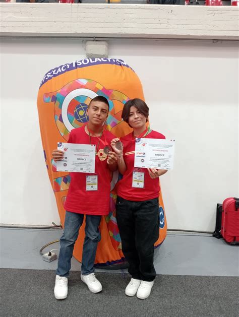 Logran estudiantes del Conalep Juárez III medalla de bronce en