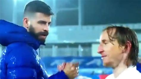 El palo de Modric a Piqué por ir a pedir explicaciones al árbitro tras