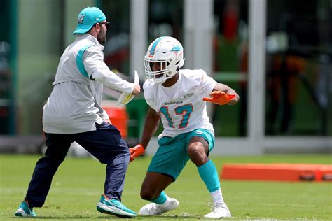 Jaylen Waddle Injury Update Dolphins WR Dealing With Right Midsection