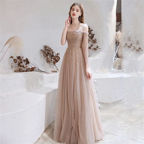 Robe Longue De Bal En Tulle Rose Nude Avec Haut Moderne En Strass Et