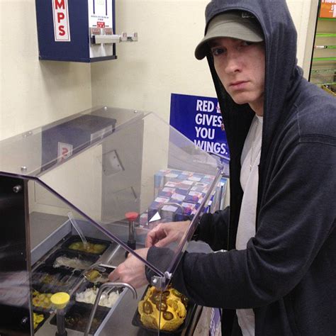 Paul Rosenberg Posta Nova Foto Do Eminem No 7 Eleven E Gera